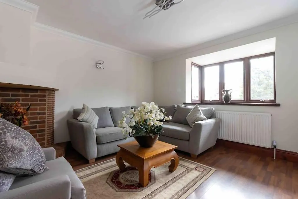 Huge 6 Bed House With Entertainment Room And Hotub Southampton 0*,  United Kingdom