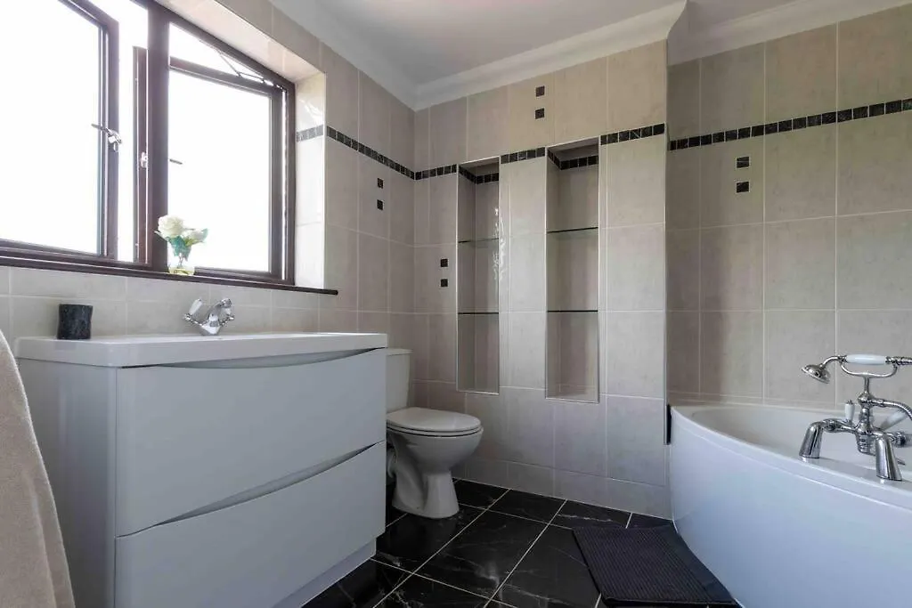 Holiday home Huge 6 Bed House With Entertainment Room And Hotub Southampton United Kingdom