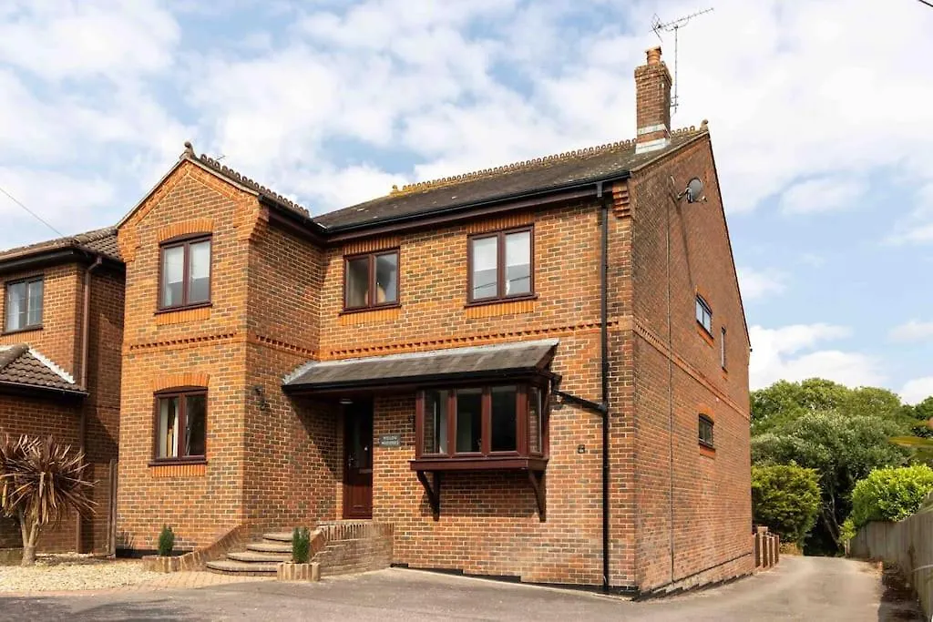 Huge 6 Bed House With Entertainment Room And Hotub Southampton Holiday home